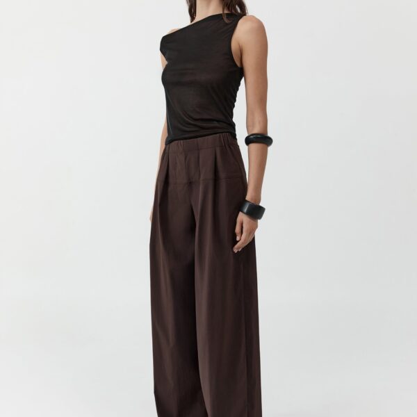 The Frankie Shop Relaxed Pleat Pants – Bark, view 5