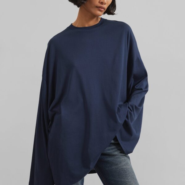 The Frankie Shop Rio Oversized Sleeve Tee – Dark Navy Top, view 4