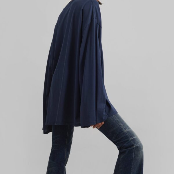 The Frankie Shop Rio Oversized Sleeve Tee – Dark Navy Top, view 5