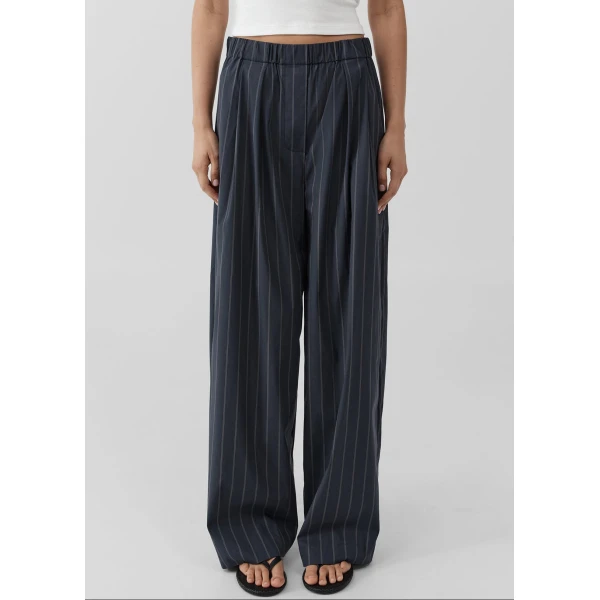 The Frankie Shop Stripe Relaxed Pleat Pants - Ink Stripe - Oversized Minimalist Pants in Multicolour - Shop at Luxury Shoes 