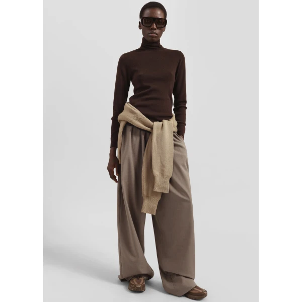 The Frankie Shop Utica Thin Turtleneck Sweater - Brown - Oversized Minimalist Knitwear in Beige - Shop at Luxury Shoes 