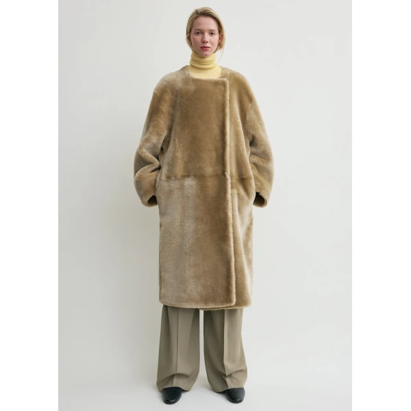 Totême Collarless Shearling Coat Rye - Coats - Scandinavian Minimalist Luxury at Luxury Shoes 