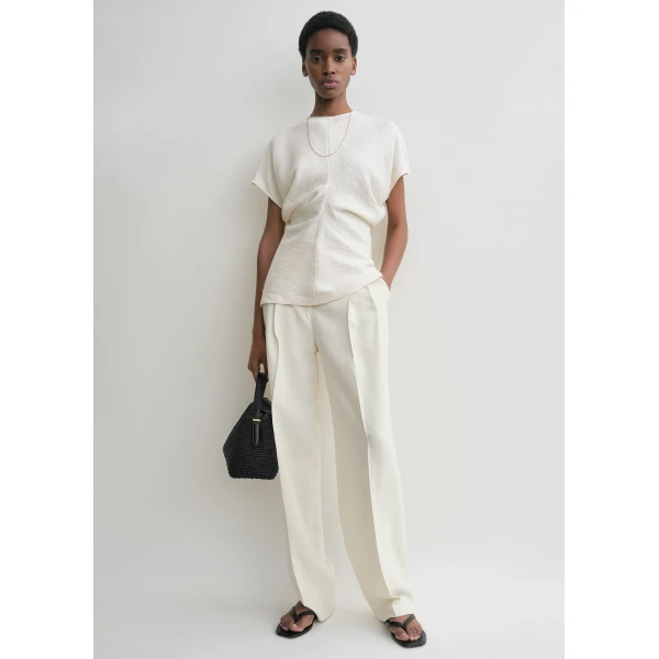 Totême Slouch Waist Crinkled Top Cream - Tops - Scandinavian Minimalist Luxury at Luxury Shoes 