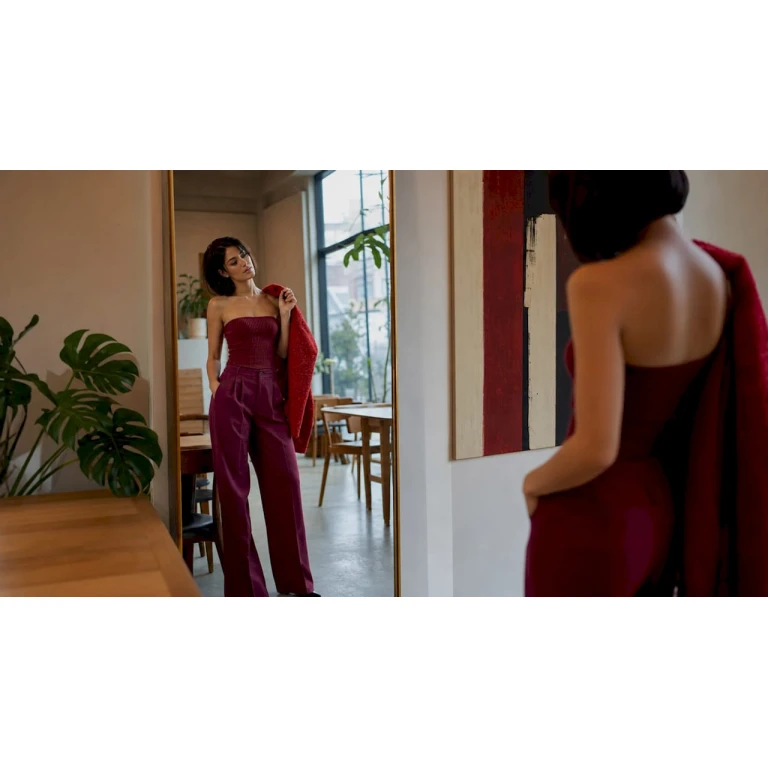 Mulher aposta num visual arrojado, mas equilibrado