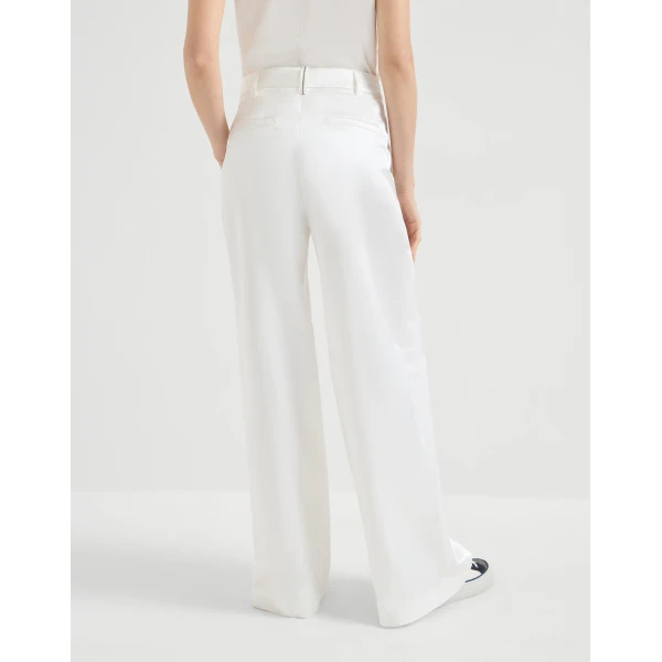 Brunello Cucinelli Loose Pleated trousers in White, view 3