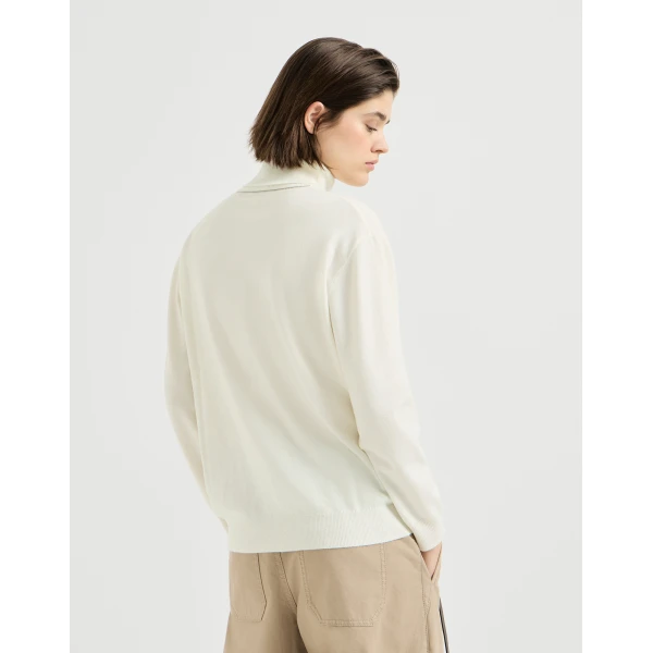 Brunello Cucinelli Cashmere turtleneck sweater in White, view 3