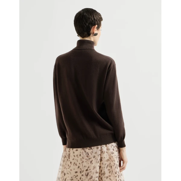 Brunello Cucinelli Cashmere turtleneck sweater in Coffee, view 3