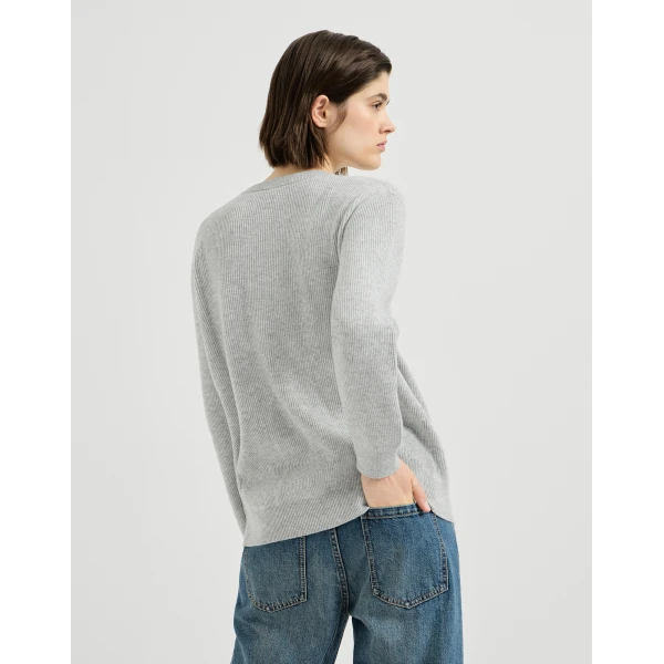 Brunello Cucinelli English rib cashmere sweater in Light Grey, view 3