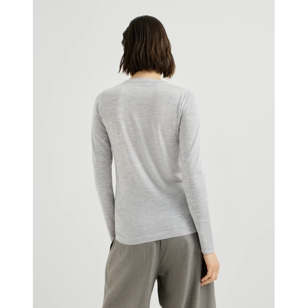 Brunello Cucinelli Cashmere and silk lightweight sweater in Light Grey, view 3
