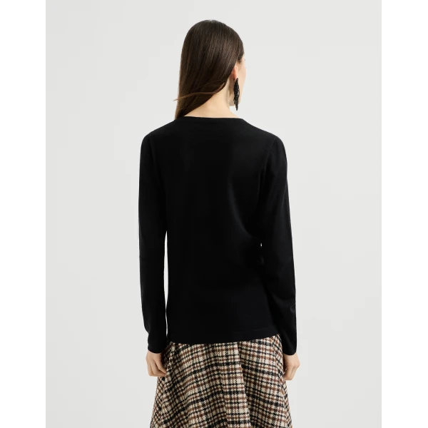 Brunello Cucinelli Cashmere and silk lightweight sweater in Black, view 3