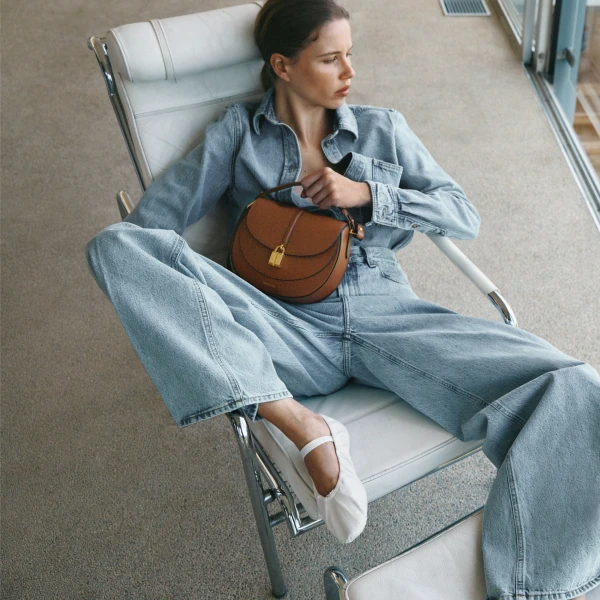 Demellier The Siena Saddle in Tan Crossbody Bag, view 2