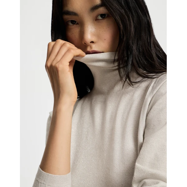 Brunello Cucinelli Cashmere and silk Sparkling sweater in Pearl Grey, view 4