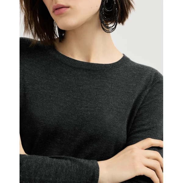Brunello Cucinelli Cashmere and silk lightweight sweater in Anthracite, view 4