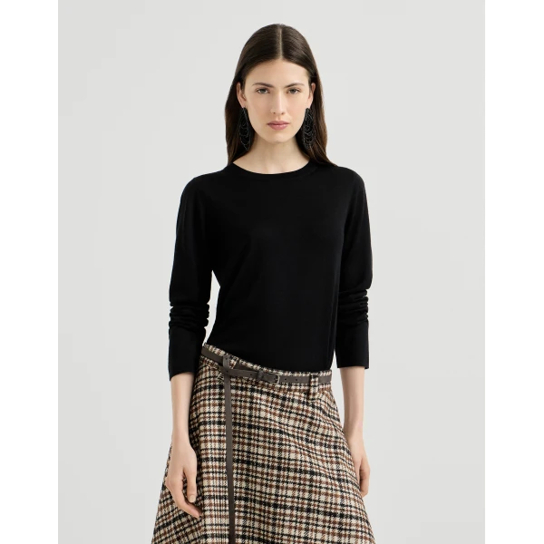 Brunello Cucinelli Cashmere and silk lightweight sweater in Black, view 2