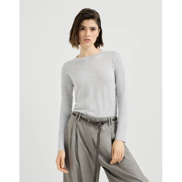 Brunello Cucinelli Cashmere and silk lightweight sweater in Light Grey, view 2