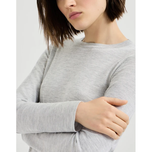 Brunello Cucinelli Cashmere and silk lightweight sweater in Light Grey, view 4