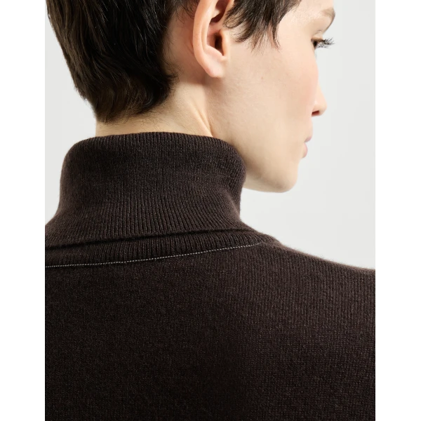 Brunello Cucinelli Cashmere turtleneck sweater in Coffee, view 4