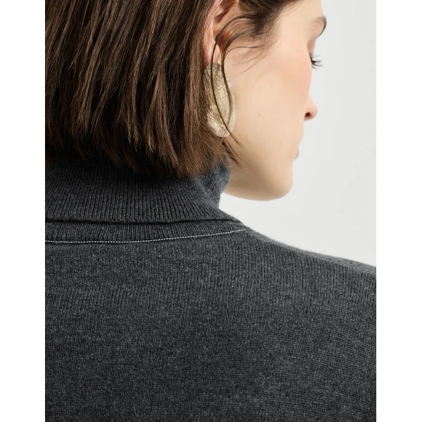 Brunello Cucinelli Cashmere turtleneck sweater in Lignite Grey, view 4