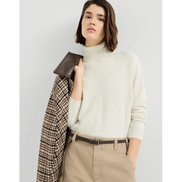 Brunello Cucinelli Cashmere turtleneck sweater in White, view 5