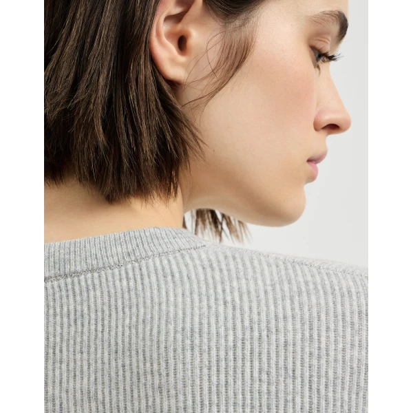 Brunello Cucinelli English rib cashmere sweater in Light Grey, view 4