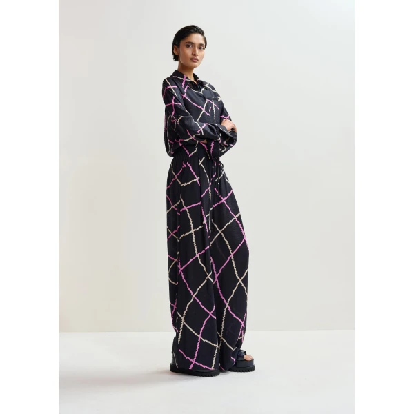 Essentiel Antwerp Black, pink and beige oversized check shirt, view 4