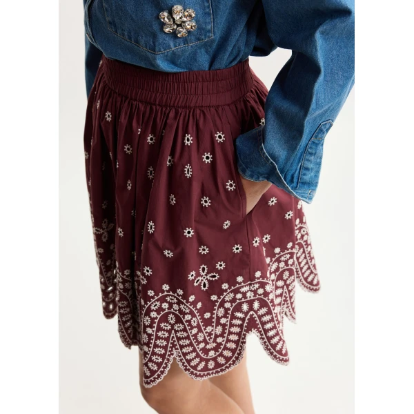 Essentiel Antwerp Dark red and white embroidered cotton skirt with scalloped hemline, view 4