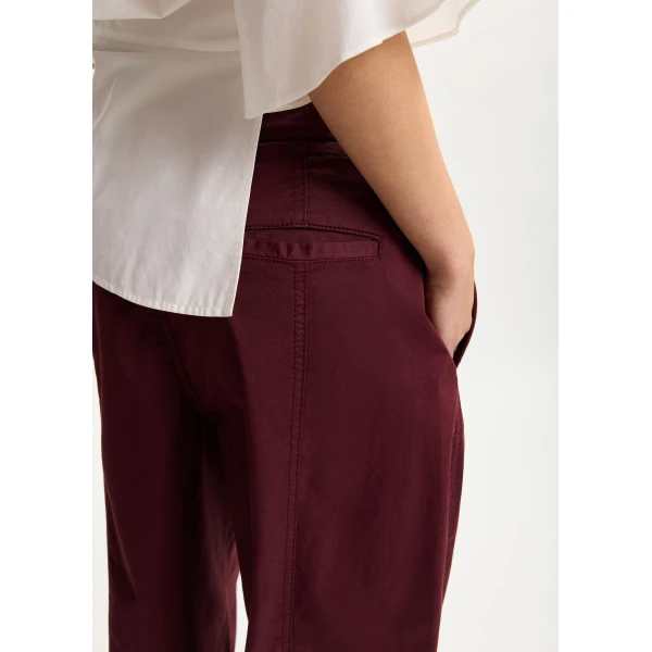 Essentiel Antwerp Dark red tapered cotton pants with twisted seams, view 4
