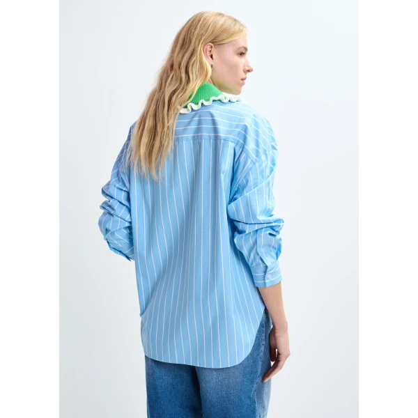 Essentiel Antwerp Light blue and off-white striped cotton shirt with green crochet ruffled collar, view 3