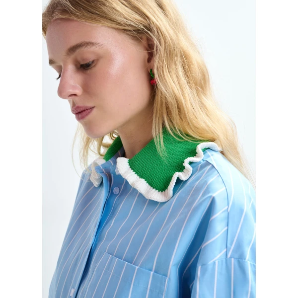 Essentiel Antwerp Light blue and off-white striped cotton shirt with green crochet ruffled collar, view 4
