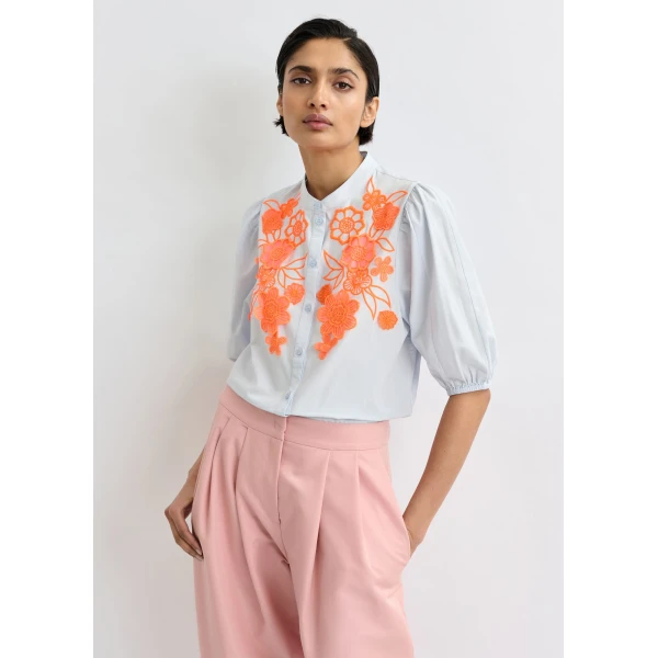 Essentiel Antwerp Light blue and orange cotton shirt with appliqué flowers with mandarin collar, view 3