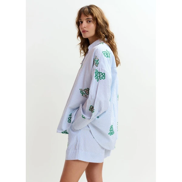 Essentiel Antwerp Off-white cotton shirt with light blue pinstripes and embroidered details, view 3