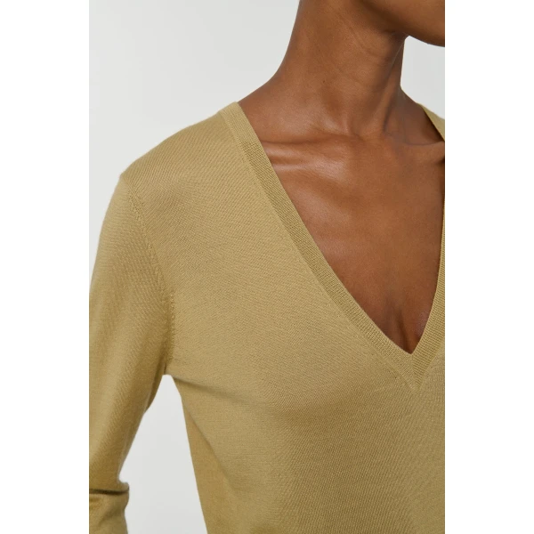 Gabriela Hearst Clementia Knit V-Neck Sweater in Hay Cashmere Silk, view 5