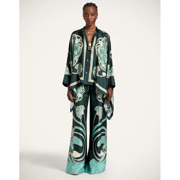 La DoubleJ Foulard Shirt in Blooming Tulip Placée Dark Green, view 4