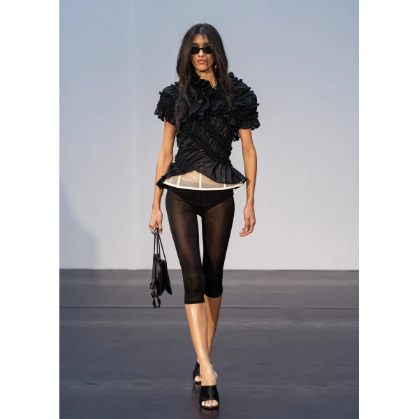 Magda Butrym Low-rise capri pants in black, view 3