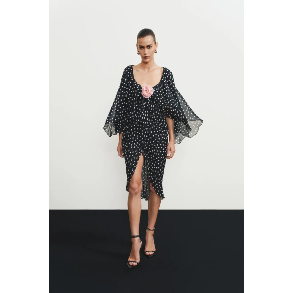 Rasario Chiffon midi dress with a flower in Black, view 2