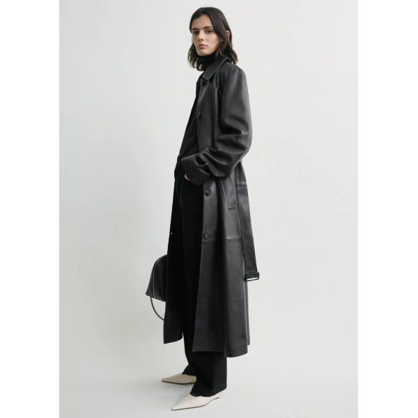 Toteme Belted leather coat in Black, view 3