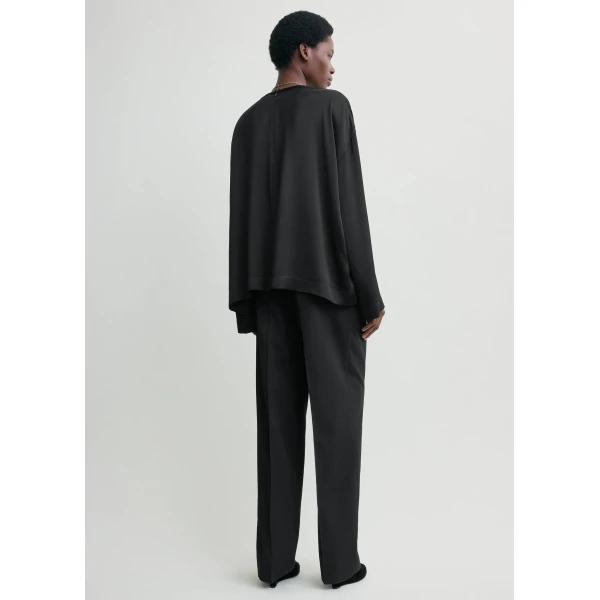 Toteme Boxy satin top in Black, view 4