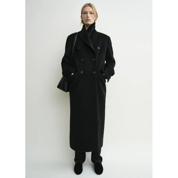 Toteme Broad coat in Black, view 2