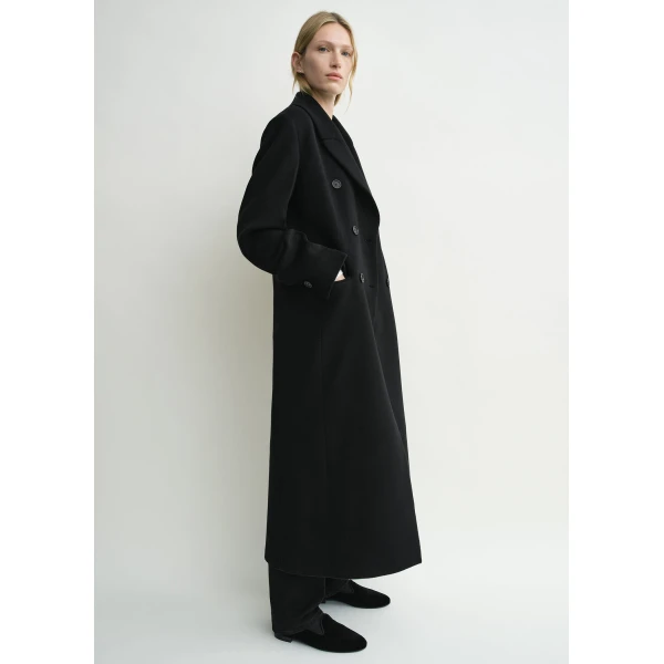 Toteme Broad coat in Black, view 3