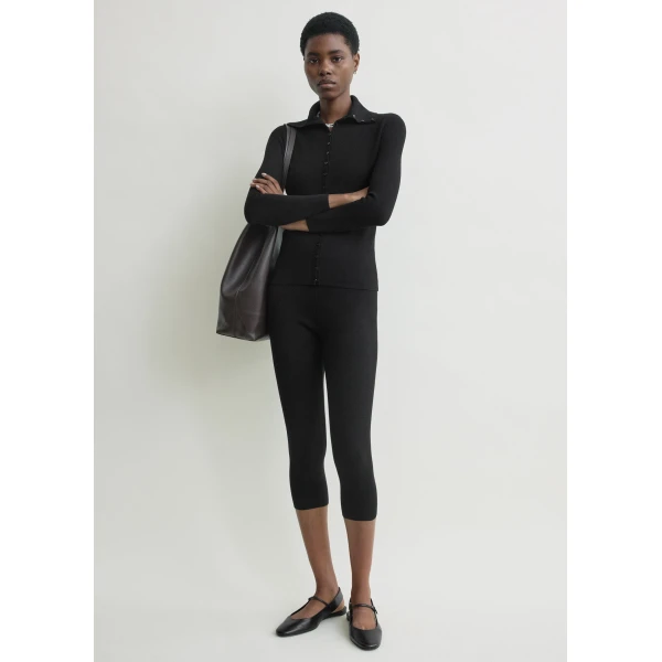 Toteme Capri knit leggings in Black, view 2