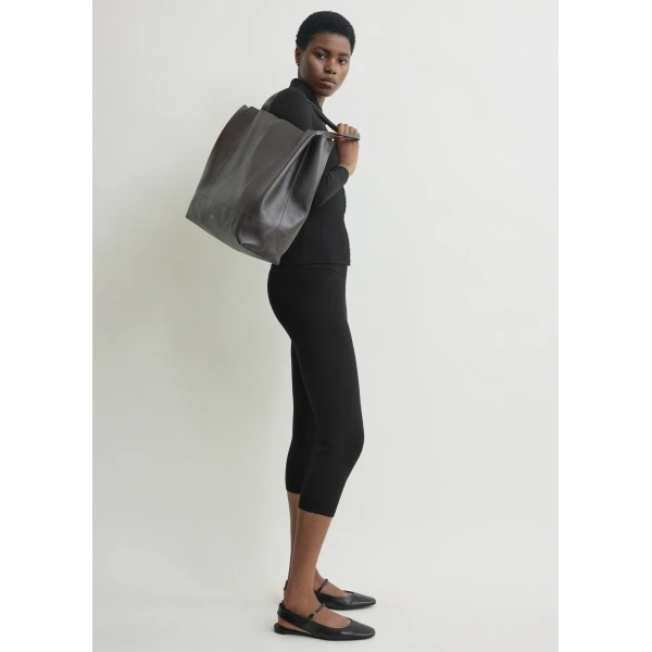 Toteme Capri knit leggings in Black, view 3
