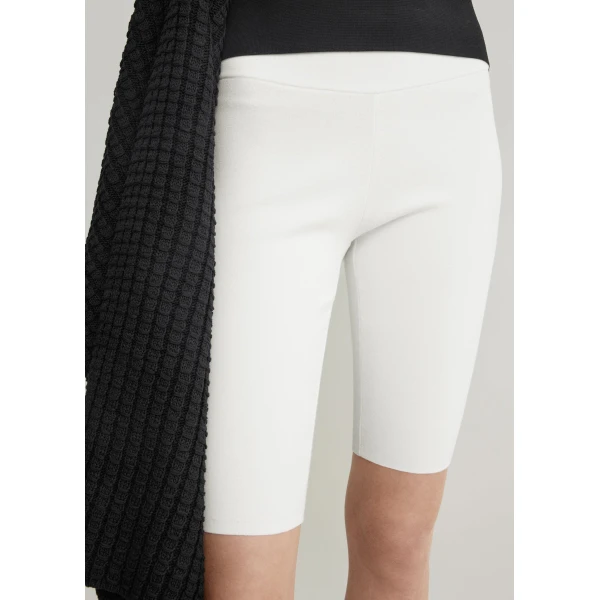 Toteme Capri knit shorts in Off-white, view 5