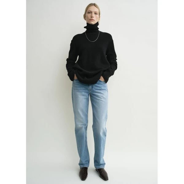 Toteme Cashmere turtleneck in Black Knit, view 2