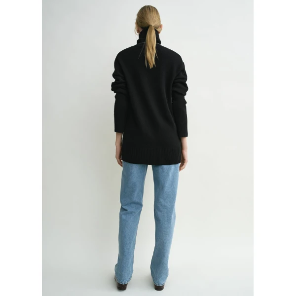 Toteme Cashmere turtleneck in Black Knit, view 4