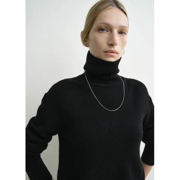 Toteme Cashmere turtleneck in Black Knit, view 5
