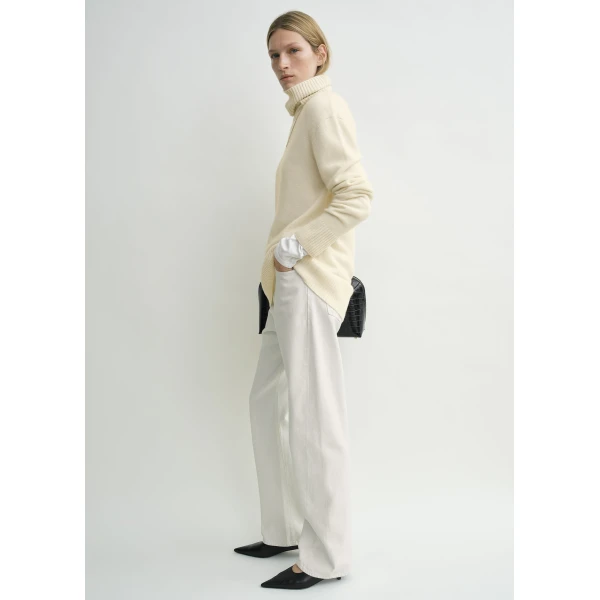 Toteme Cashmere turtleneck in Ecru Knit, view 3