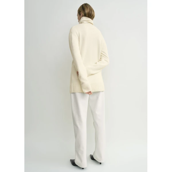 Toteme Cashmere turtleneck in Ecru Knit, view 4