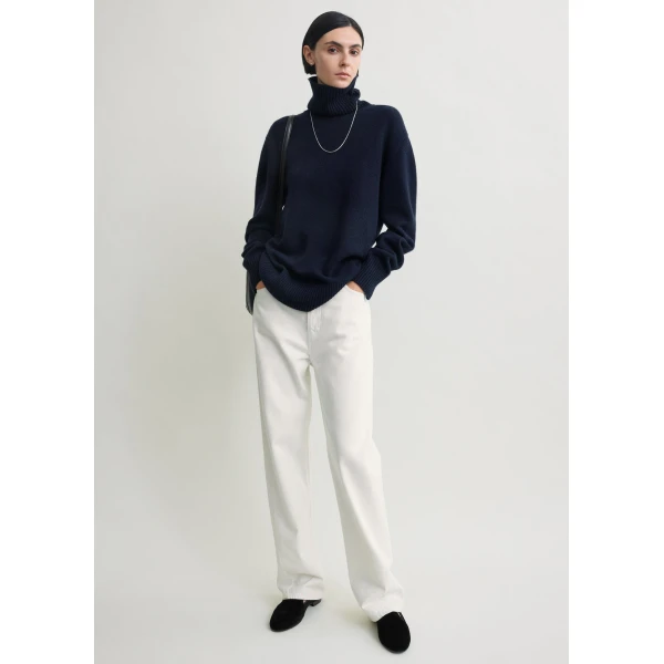 Toteme Cashmere turtleneck in Navy Knit, view 2