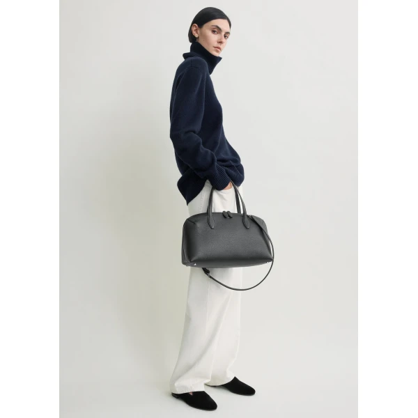 Toteme Cashmere turtleneck in Navy Knit, view 3