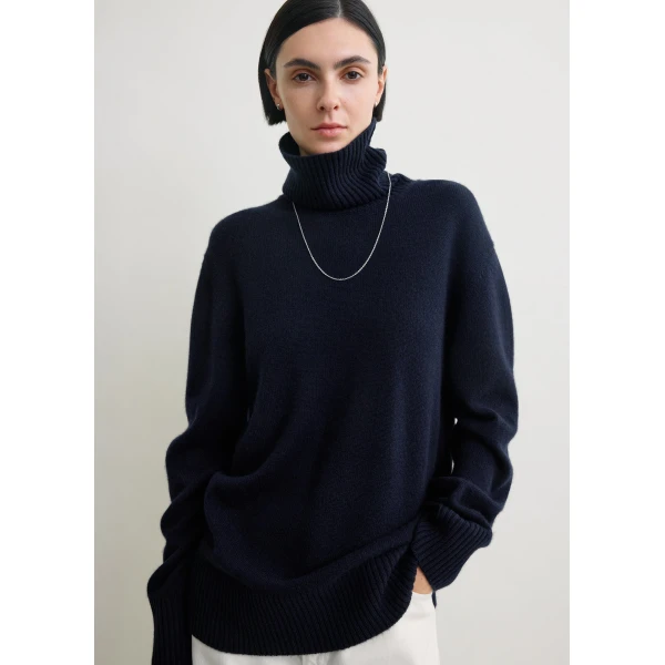 Toteme Cashmere turtleneck in Navy Knit, view 5